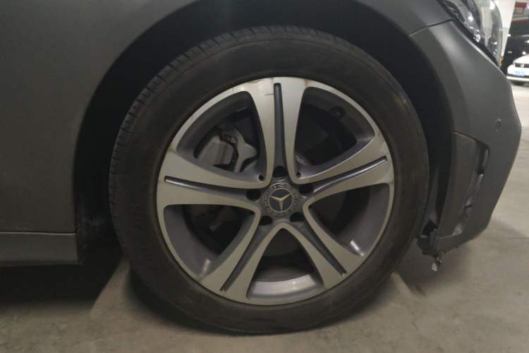 Used Mercedes-Benz C-Class 2020 Restyled C 260 L Sport Edition Right Front Wheel Hub