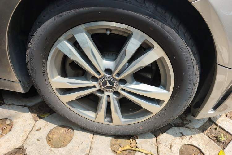Used Mercedes-Benz C-Class 2020 Restyled C 200 L Fashion Edition Sport Version Right Front Wheel Hub