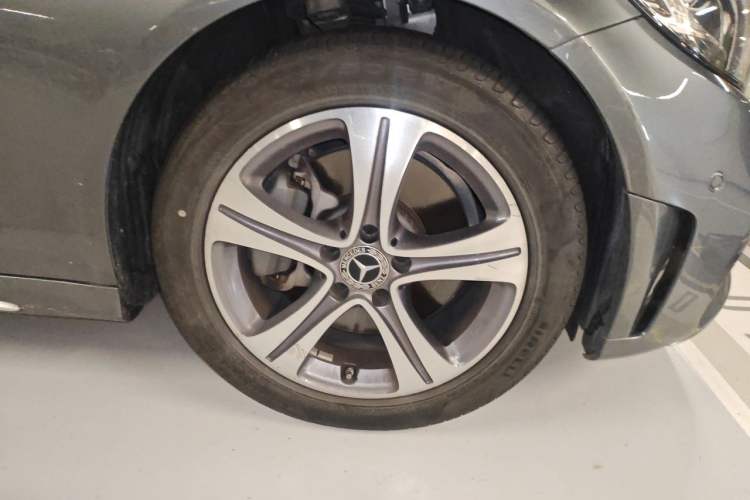 Used Mercedes-Benz C-Class 2020 Restyled C 260 L Sport Edition Right Front Wheel Hub