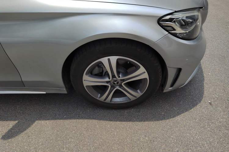 Used Mercedes-Benz C-Class 2020 Restyled C 260 L Sport Edition Right Front Wheel Hub