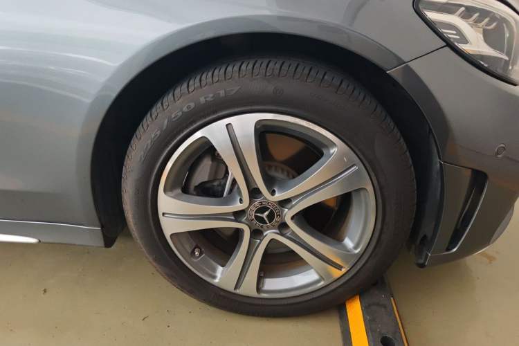 Used Mercedes-Benz C-Class 2020 Restyled C 260 L Sport Edition Right Front Wheel Hub