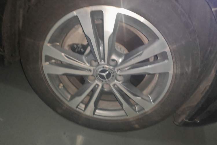 Used Mercedes-Benz C-Class 2020 Restyled C 200 L Fashion Edition Sport Version Right Front Wheel Hub