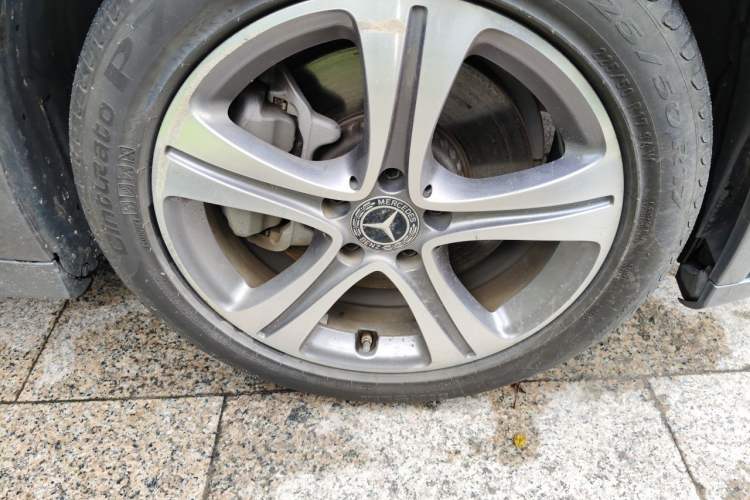 Used Mercedes-Benz C-Class 2020 Restyled C 260 L Sport Edition Right Front Wheel Hub