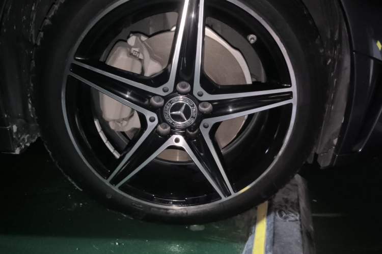 Used Mercedes-Benz C-Class 2020 Restyled C 260 Sport Edition Right Front Wheel Hub