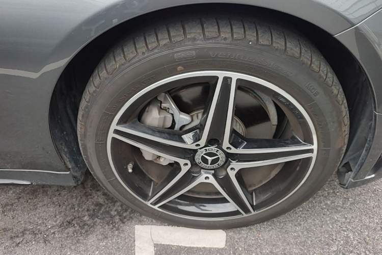 Used Mercedes-Benz C-Class 2020 Restyled C 260 Sport Edition Right Front Wheel Hub