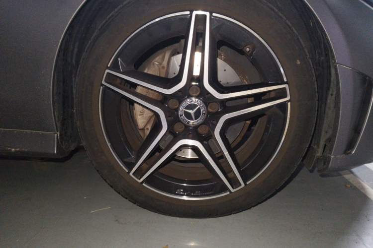Used Mercedes-Benz C-Class 2020 C 260 Coupe Right Front Wheel Hub