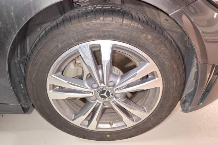 Used Mercedes-Benz C-Class 2020 Updated C 200 L Fashion Edition Right Front Wheel Hub