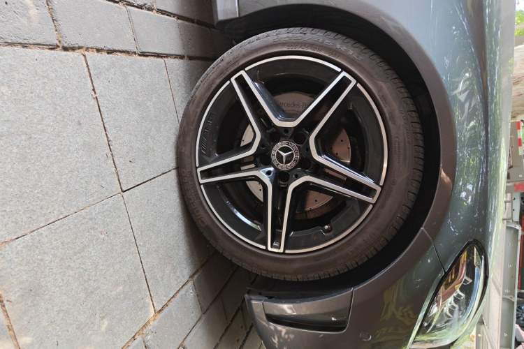 Used Mercedes-Benz C-Class 2020 C 260 Coupe Right Front Wheel Hub