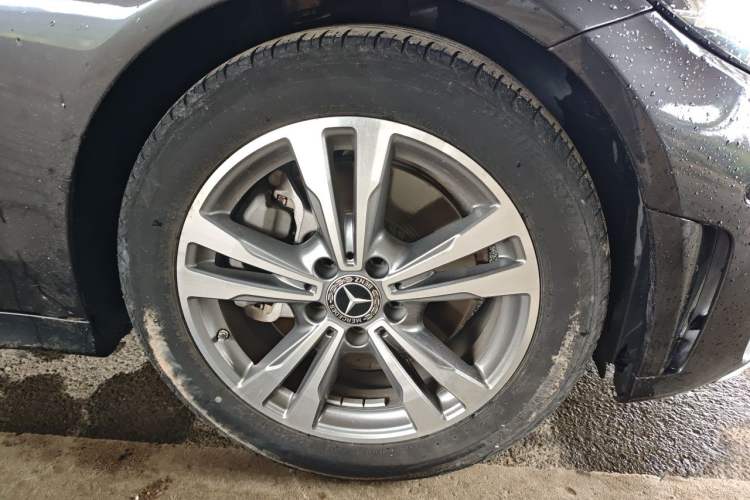 Used Mercedes-Benz C-Class 2020 Updated C 200 L Fashion Edition Right Front Wheel Hub