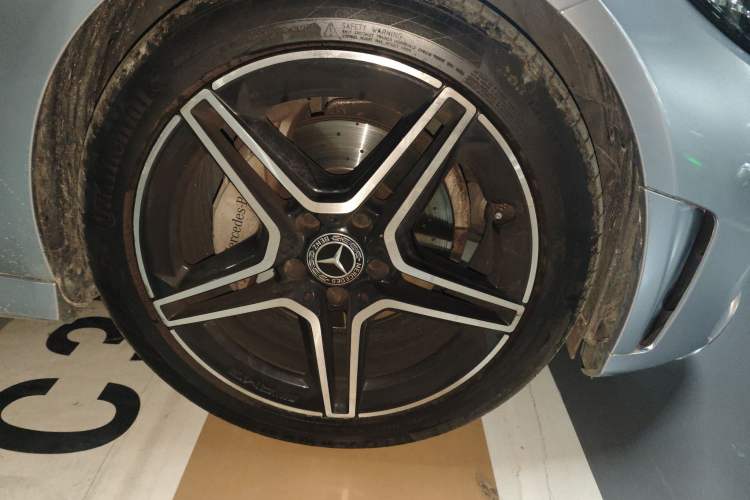 Used Mercedes-Benz C-Class 2020 C 260 Coupe Right Front Wheel Hub