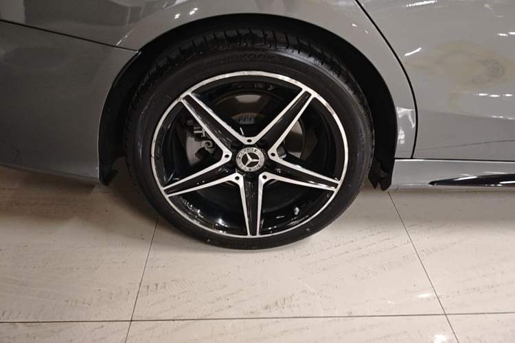 Used Mercedes-Benz C-Class 2020 Restyled C 260 Sport Edition Right Rear Wheel Hub