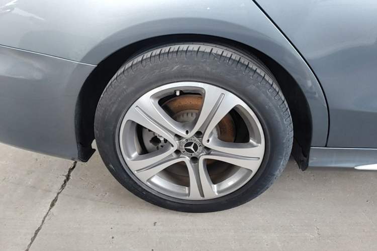 Used Mercedes-Benz C-Class 2020 Restyled C 260 L Sport Edition Right Rear Wheel Hub