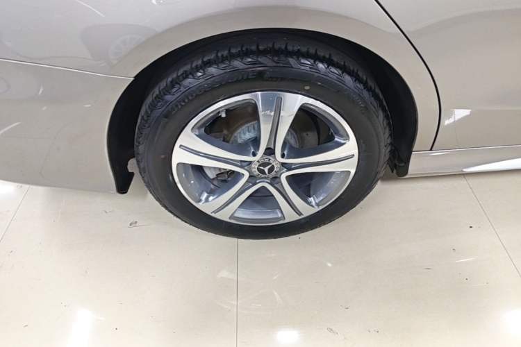 Used Mercedes-Benz C-Class 2020 Restyled C 260 L Sport Edition Right Rear Wheel Hub