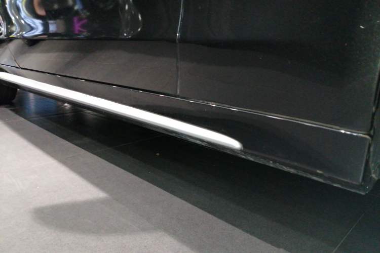 Used Mercedes-Benz C-Class 2020 Restyled C 260 L Sport Edition Right Side Sill