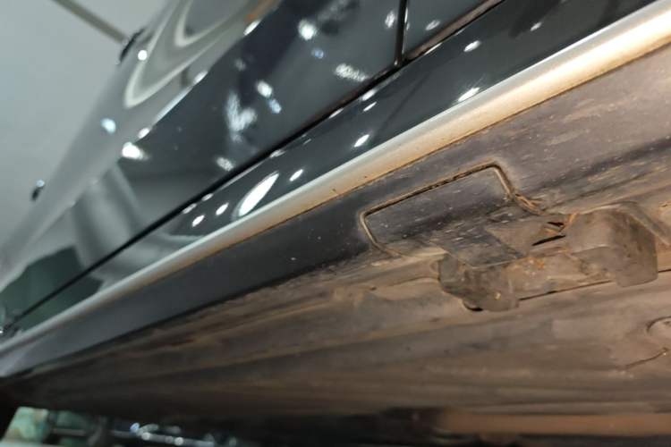Used Mercedes-Benz C-Class 2020 Restyled C 260 L Sport Edition Right Side Sill