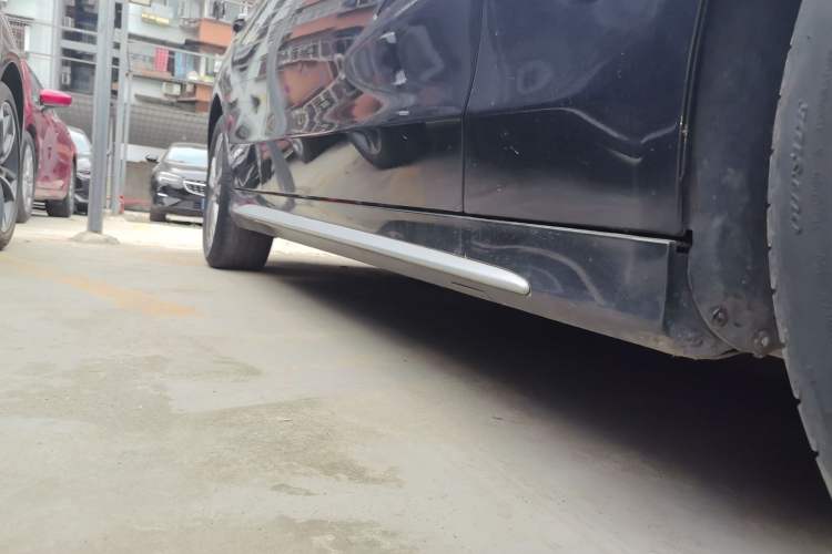 Used Mercedes-Benz C-Class 2020 C 200 L Dynamic Sport Edition Right Side Sill