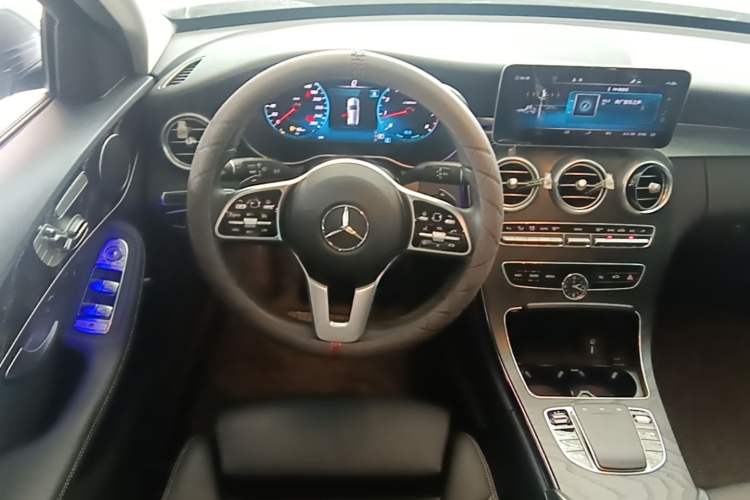 Used Mercedes-Benz C-Class 2020 C 260 4MATIC Estate Steering Wheel