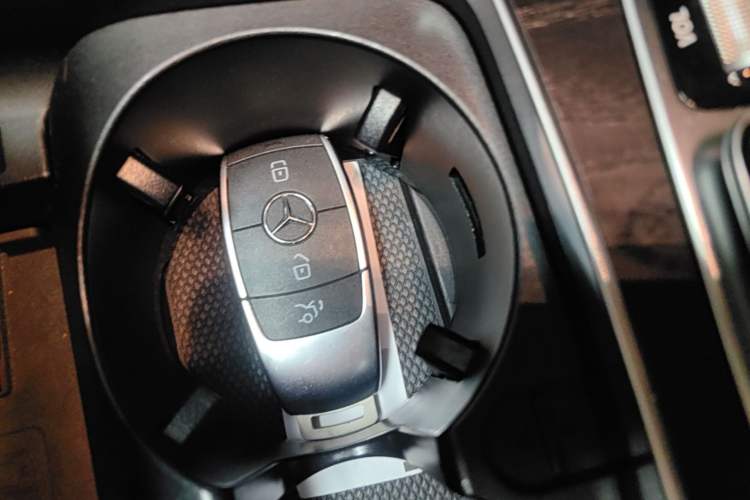 Used Mercedes-Benz C-Class 2020 Restyled C 260 L Sport Edition Vehicle Key