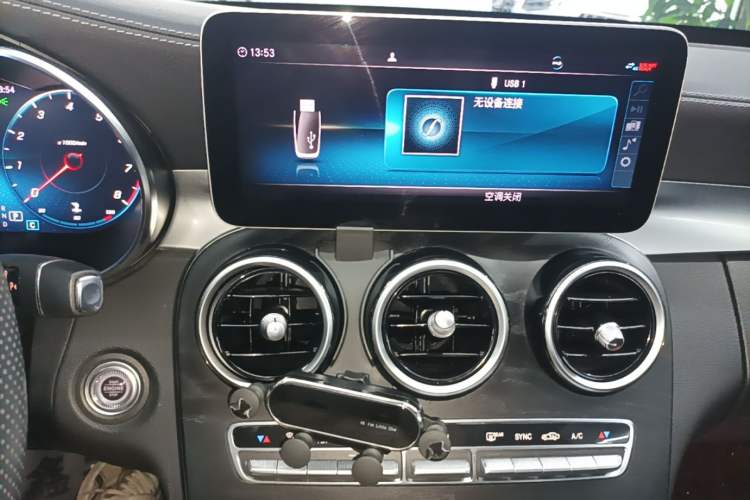 Used Mercedes-Benz C-Class 2020 C 200 L Fashion Edition Sport Version Audio And AC Panel