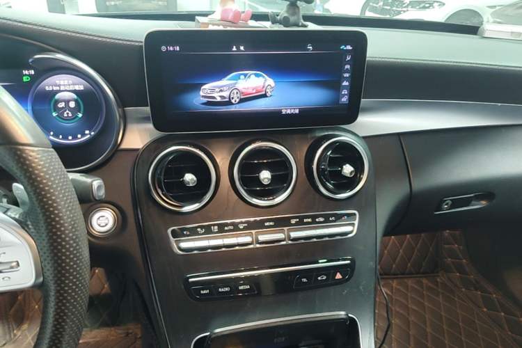 Used Mercedes-Benz C-Class 2020 Restyled C 260 L Sport Edition Audio And AC Panel