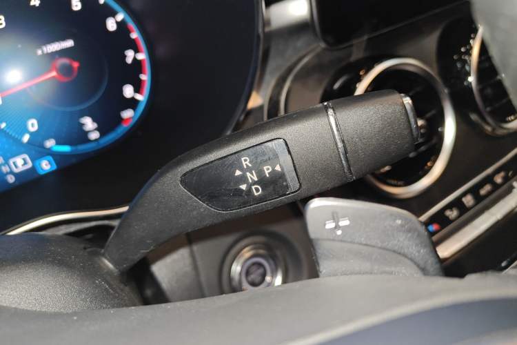 Used Mercedes-Benz C-Class 2020 C 200 L Fashion Edition Sport Version Gear Lever