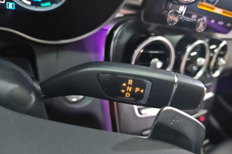 Used Mercedes-Benz C-Class 2020 Restyled C 260 L Sport Edition Gear Lever