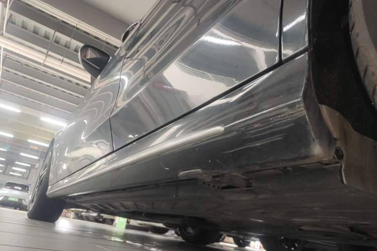 Used Mercedes-Benz C-Class 2020 Restyled C 260 L Sport Edition Left Side Sill