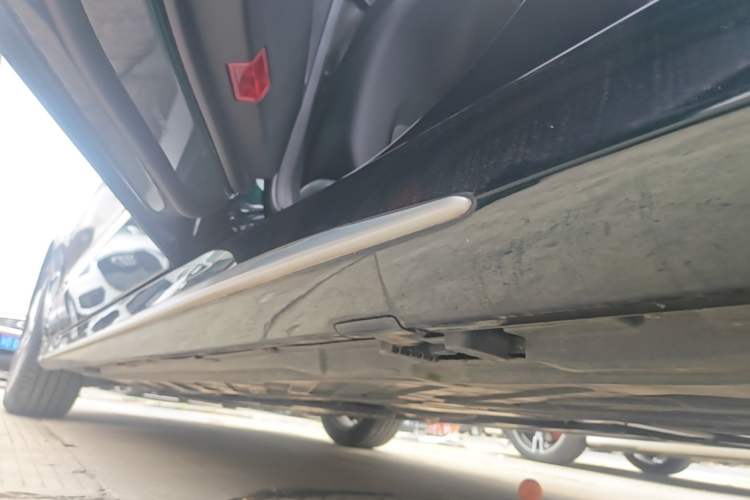 Used Mercedes-Benz C-Class 2020 Restyled C 260 L Sport Edition Left Side Sill