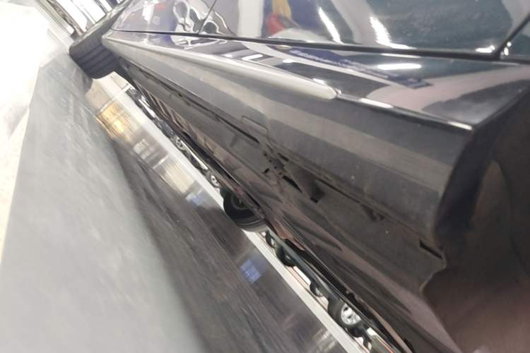 Used Mercedes-Benz C-Class 2020 Restyled C 260 L Sport Edition Left Side Sill