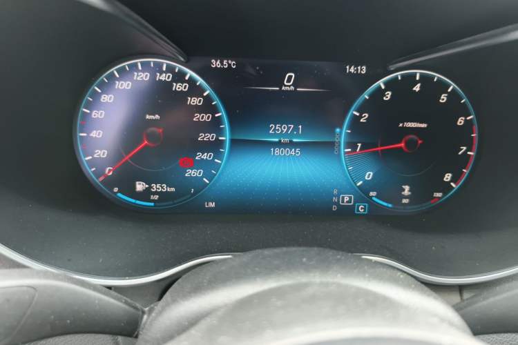 Used Mercedes-Benz C-Class 2020 C 200 L Fashion Edition Sport Version Odometer Close Up