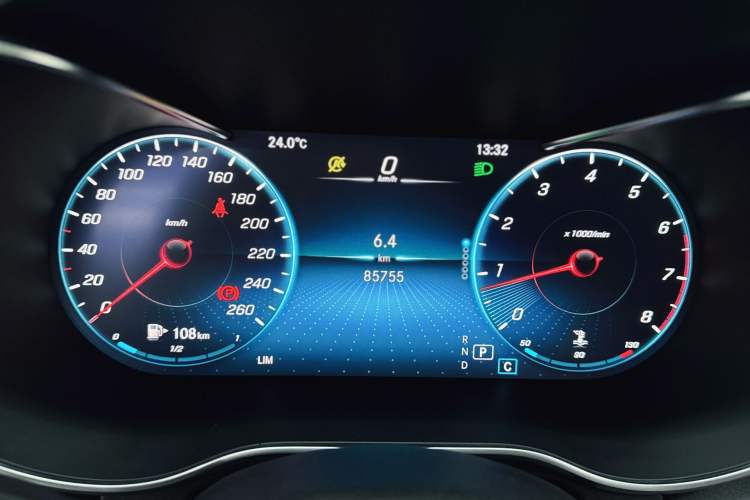 Used Mercedes-Benz C-Class 2020 C 200 L Fashion Edition Sport Version Odometer Close Up