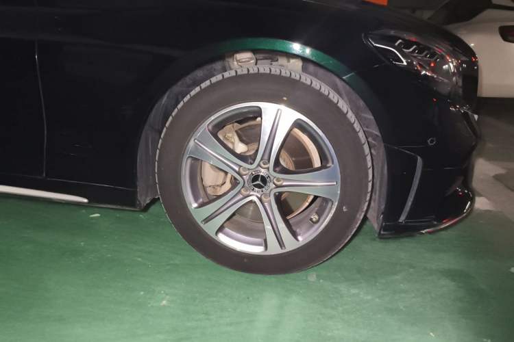 Used Mercedes-Benz C-Class 2020 Restyled C 260 L Sport Edition Right Front Wheel Hub