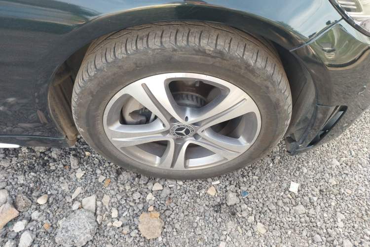 Used Mercedes-Benz C-Class 2020 Restyled C 260 L Sport Edition Right Front Wheel Hub