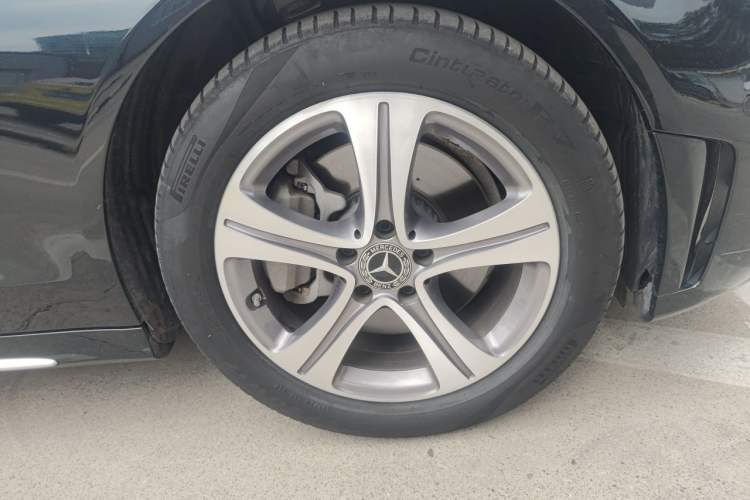 Used Mercedes-Benz C-Class 2020 Restyled C 260 L Sport Edition Right Front Wheel Hub