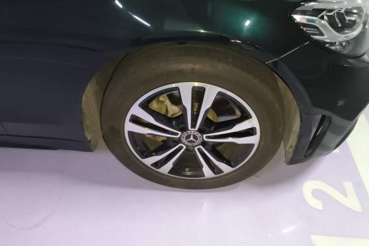 Used Mercedes-Benz C-Class 2020 C 260 Sport Edition Right Front Wheel Hub