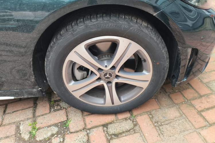 Used Mercedes-Benz C-Class 2020 Restyled C 260 L Sport Edition Right Front Wheel Hub