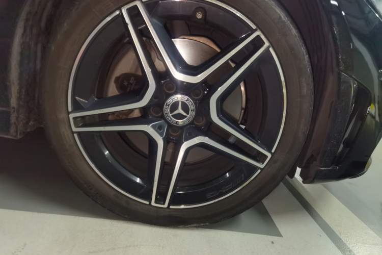 Used Mercedes-Benz C-Class 2020 Restyled C 260 Sport Edition Right Front Wheel Hub
