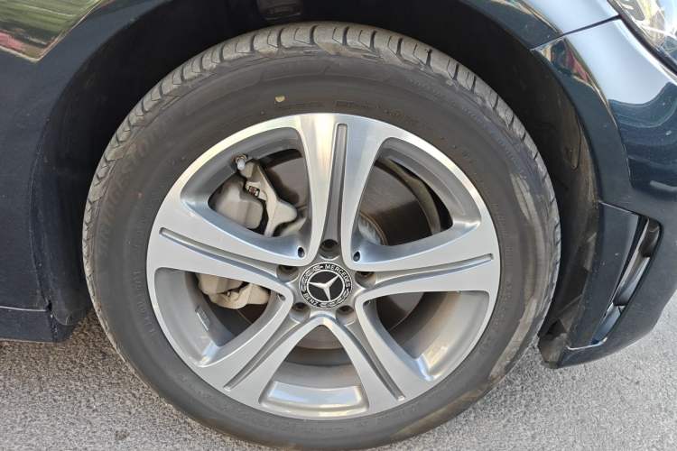 Used Mercedes-Benz C-Class 2020 Restyled C 260 L Sport Edition Right Front Wheel Hub