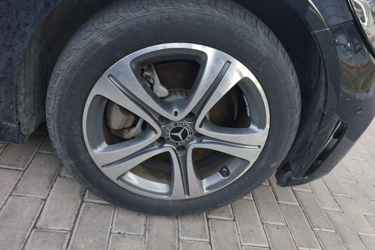 Used Mercedes-Benz C-Class 2020 Restyled C 260 L Sport Edition Right Front Wheel Hub