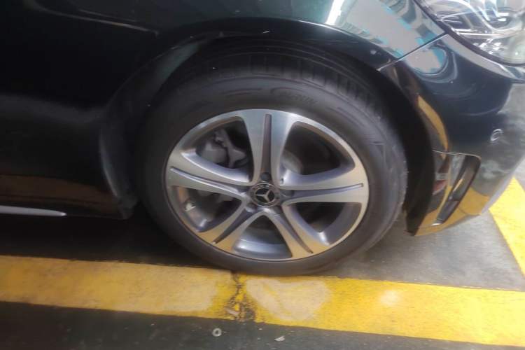 Used Mercedes-Benz C-Class 2020 Restyled C 260 L Sport Edition Right Front Wheel Hub