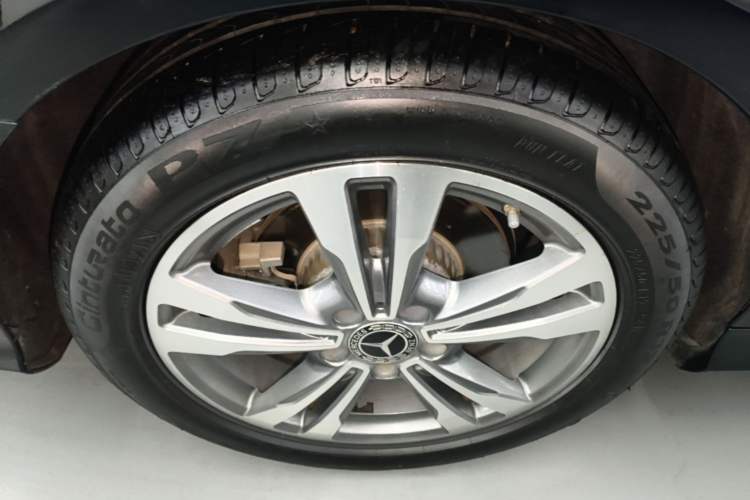 Used Mercedes-Benz C-Class 2020 Restyled C 200 L Fashion Edition Sport Version Right Rear Wheel Hub