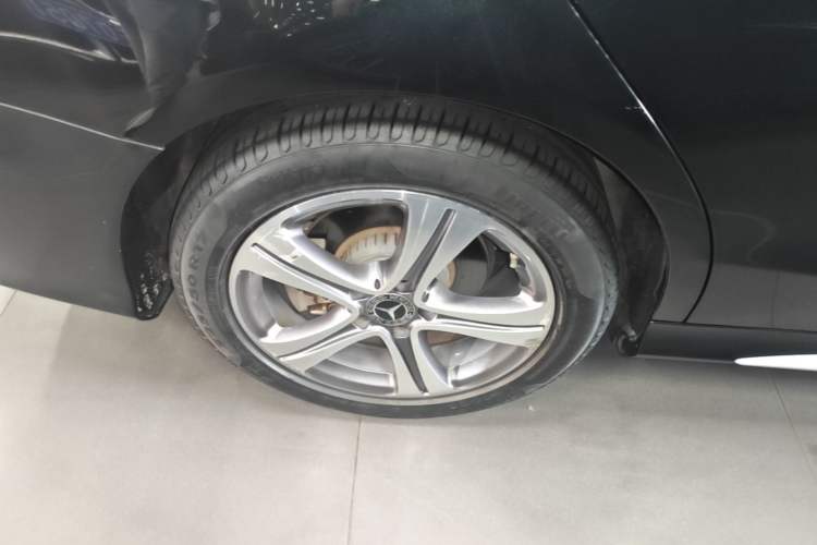 Used Mercedes-Benz C-Class 2020 Restyled C 260 L Sport Edition Right Rear Wheel Hub