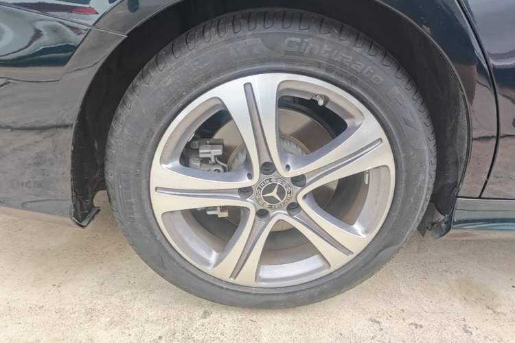 Used Mercedes-Benz C-Class 2020 Restyled C 260 L Sport Edition Right Rear Wheel Hub