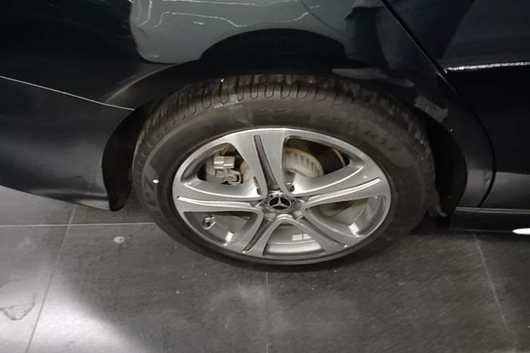 Used Mercedes-Benz C-Class 2020 C 260 L Sport Edition Right Rear Wheel Hub