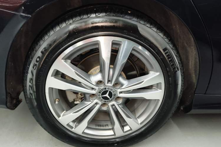Used Mercedes-Benz C-Class 2020 Restyled C 200 L Fashion Edition Sport Version Right Rear Wheel Hub