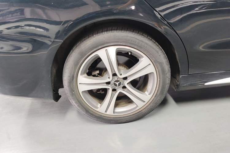 Used Mercedes-Benz C-Class 2020 Restyled C 260 L Sport Edition Right Rear Wheel Hub