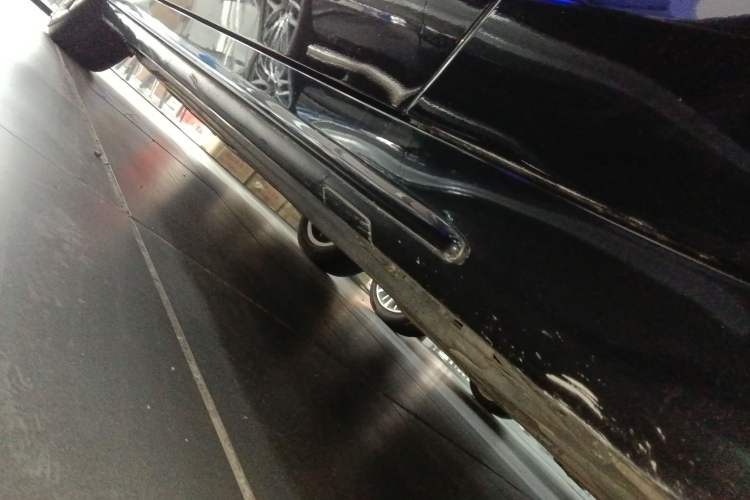 Used Mercedes-Benz C-Class 2020 Restyled C 260 L Sport Edition Right Side Sill