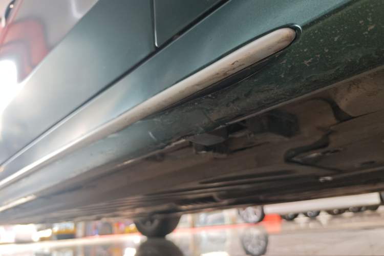 Used Mercedes-Benz C-Class 2020 C 260 L Sport Edition Right Side Sill