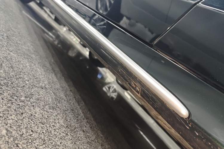 Used Mercedes-Benz C-Class 2020 Restyled C 260 L Sport Edition Right Side Sill