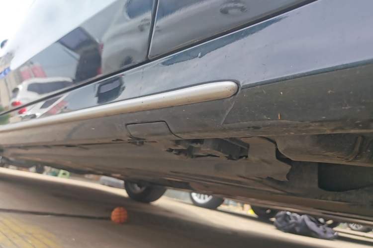 Used Mercedes-Benz C-Class 2020 Restyled C 260 L Sport Edition Right Side Sill